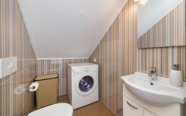 Stunning Home in Kremena With Wifi and 3 Bedrooms