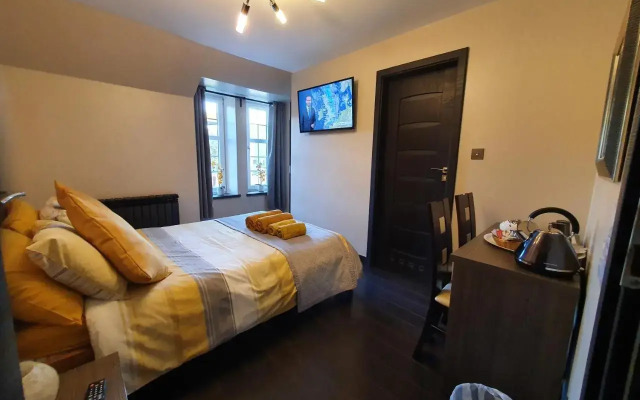 The Cot House Inn
