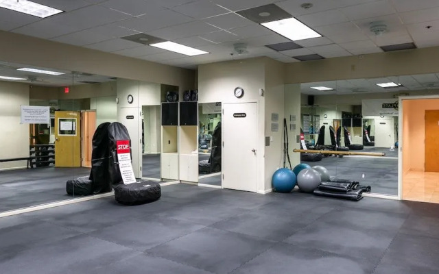 Sea-view Romantic Suite Minutes from the Beach