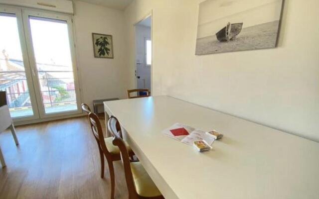 Beautiful Apartment For 4 With Balcony