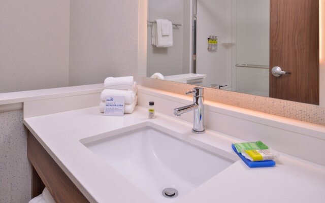 Holiday Inn Express Bloomington