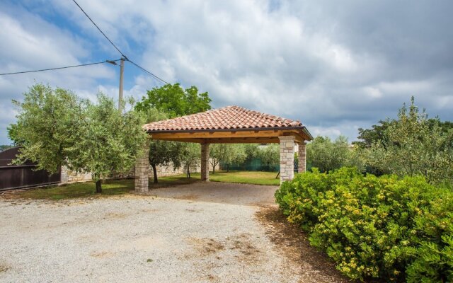 Roofed Villa in Istria With Private Pool