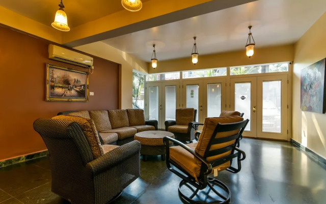 OYO 806 Hotel Safira River Front