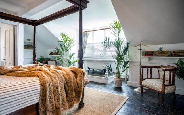 Captain's House / 9-bed Home on Osea Island, Essex