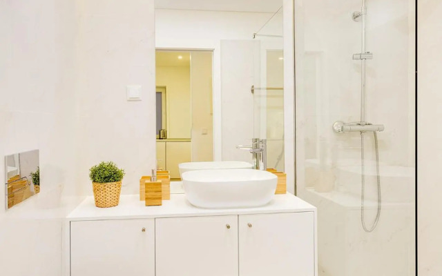 Wood Premium Downtown Apartment by DA'HOME