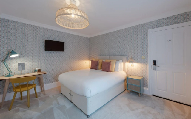 The Clarence Boutique Rooms
