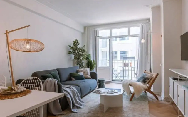 Warm Cozy Lateral Seaview Apartment