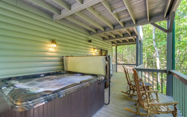 Hot Tub, Decks & Creek Access: Mccaysville Cabin!