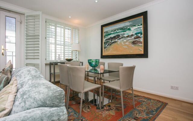 House With Roof Terrace in Pimlico