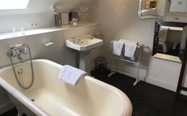 Boulevard Leopold Rooms & Suites