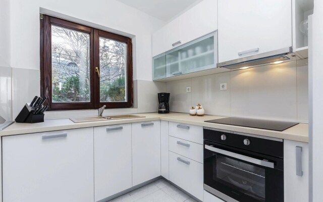 Beautiful Home in Smokvica With Wifi and 6 Bedrooms