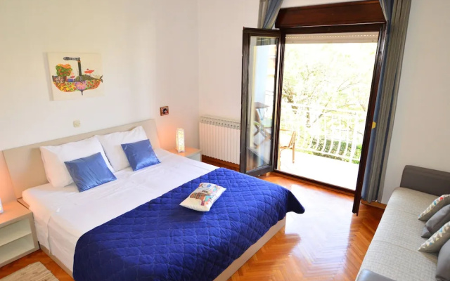 Elza Apartments