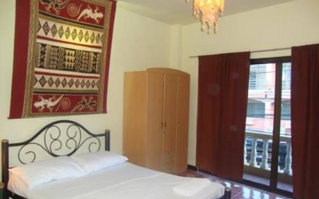 Gaeng Phet Restaurant & Guesthouse