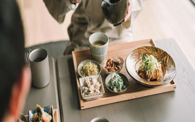 Snow Peak Field Suite Spa Headquarters – Meal – Sanjo