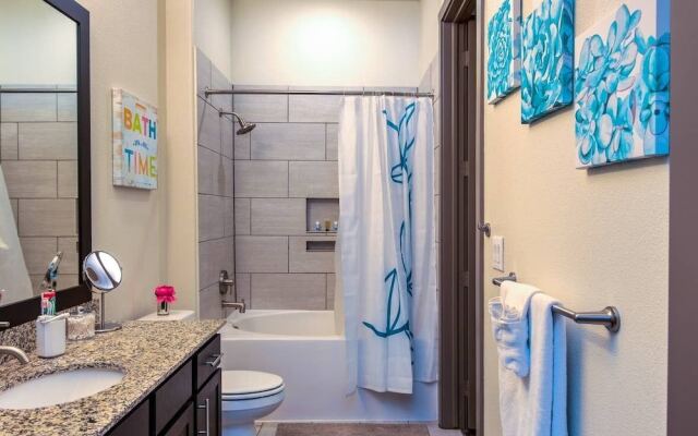 Upscale Condo Close to Downtown - Parking Included