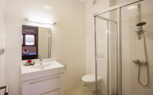 Spanish Water Apartments