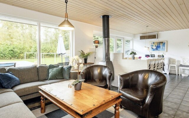 10 Person Holiday Home in Vaeggerlose