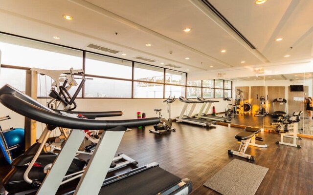 Treetop Apartment by Sunny Rentals