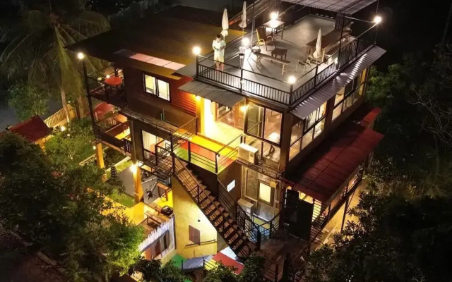 Golden Mango House