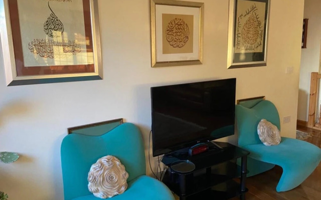 2-bed Apartment in High Wycombe Private Garden