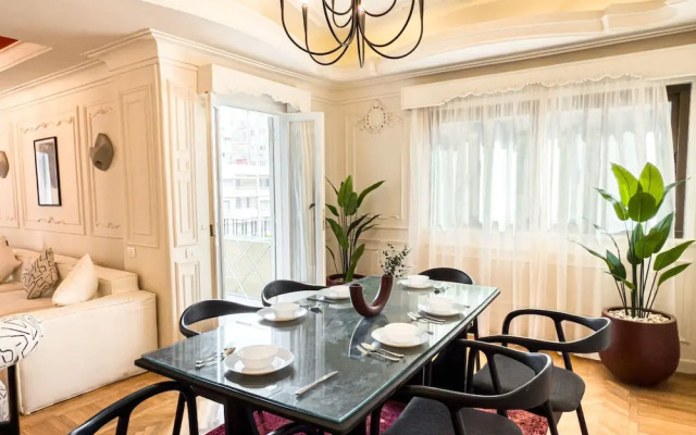 The 2bdr Crimson Crib @ The Heart Of Heliopolis