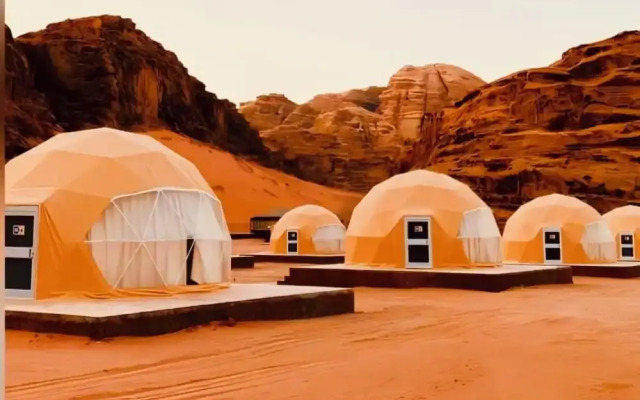 Luxury purple bubble tents