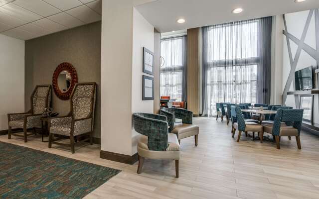 Hampton Inn & Suites North Dallas Central Expy