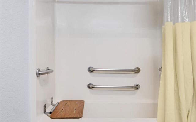 Days Inn Dallas Garland West