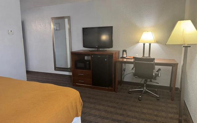 Quality Inn & Suites Memphis