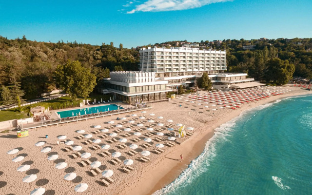 Palace Hotel - Sunny Day Resort