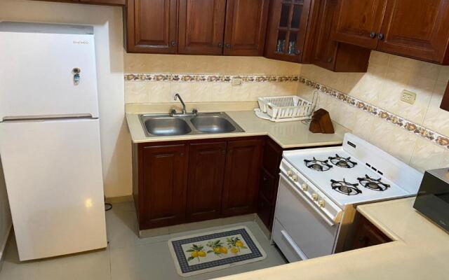 1 DR Huge cozy 3bedroom apartment to stay