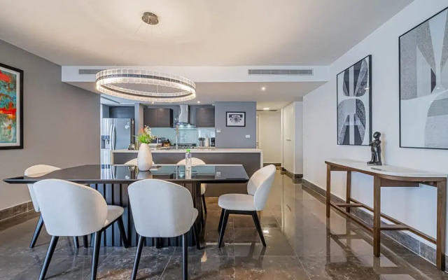 w Majestic 2BR w Perfect Balcony in YOO