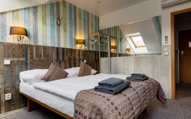 Royal Court Hotel