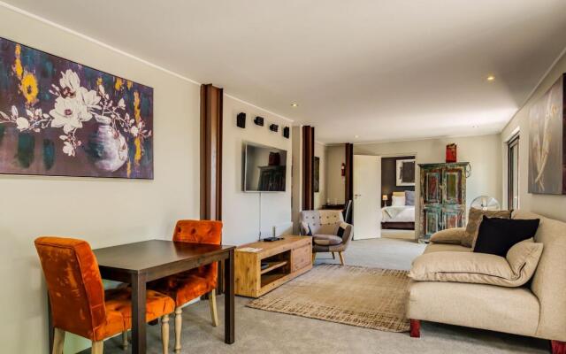 Lovely 1 Bedroom Apartment in Camps Bay