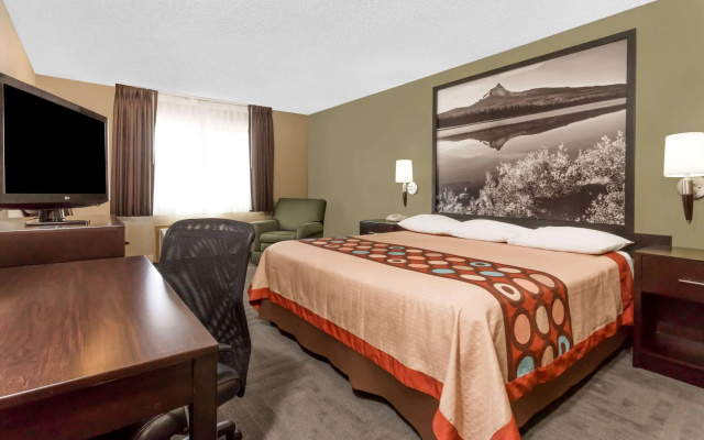Super 8 by Wyndham LaGrande