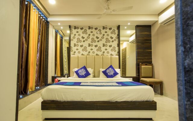 OYO 5253 Hotel Orange Lily