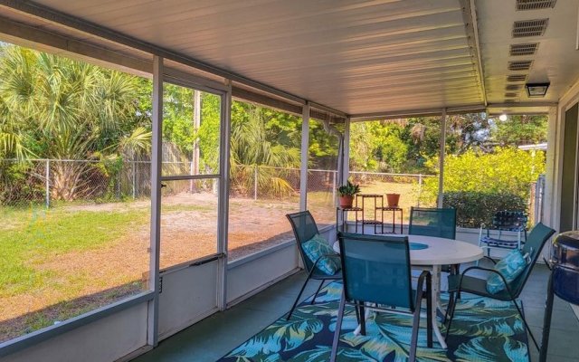 NEW Retro Relaxation in Stylish Rockledge Oasis