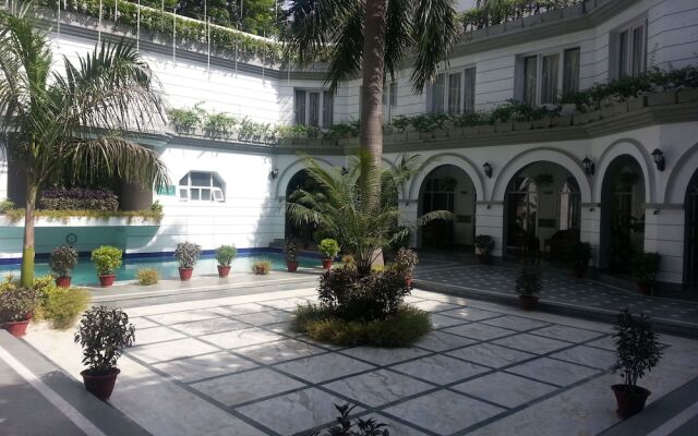 Grand Continental Hotel