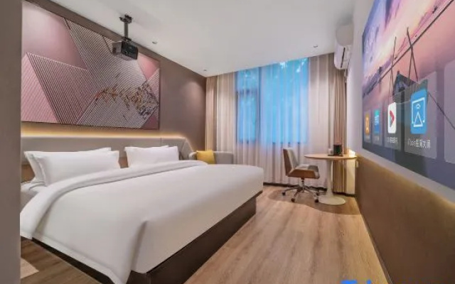 iu Hotel (Kaizhou New Century Pedestrian Street)