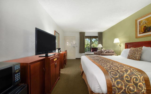 Ramada by Wyndham Temple Terrace/Tampa North