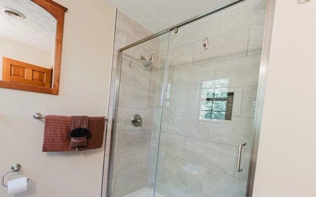 The Rose 5 Bedroom Cabin by RedAwning