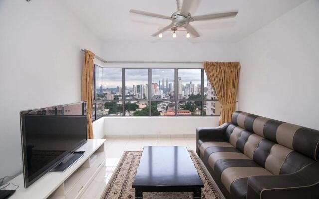 Comfy 3BR Home With Klcc View