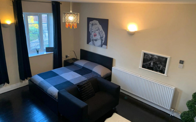 Beddington Park Lodge West