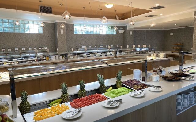 Hydramis Palace Beach Resort