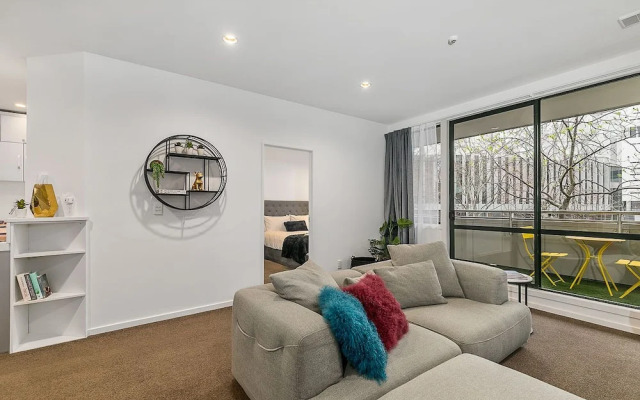 Zodiak Central 2 BR Apt Free Parking Gym