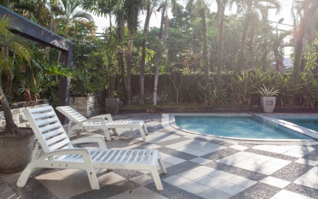 RedDoorz Premium @ Raya Nginden