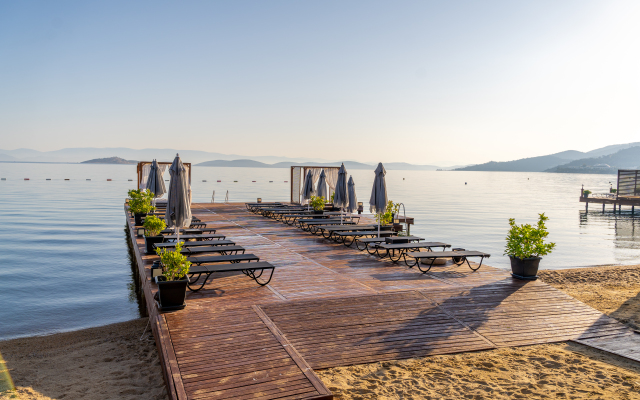 Moyo Beach Hotel