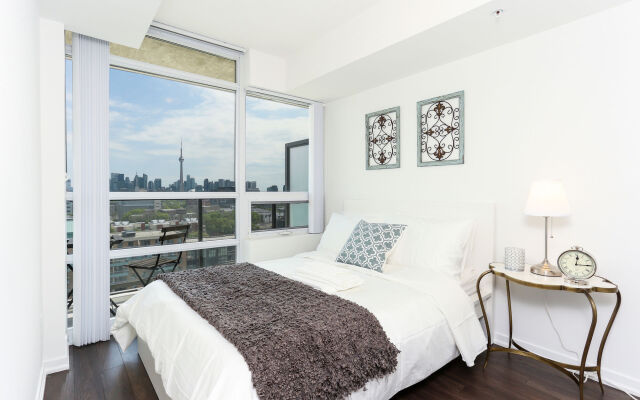 Platinum Suites - Fabulous CN Tower View. 2Bed 2Bath + Free Parking