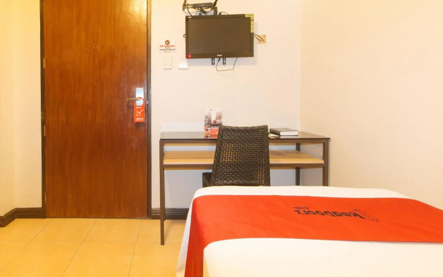 Reddoorz near Landers Superstore Cebu City