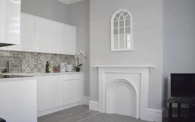 Contemporary 2 Bedroom Flat in Brighton